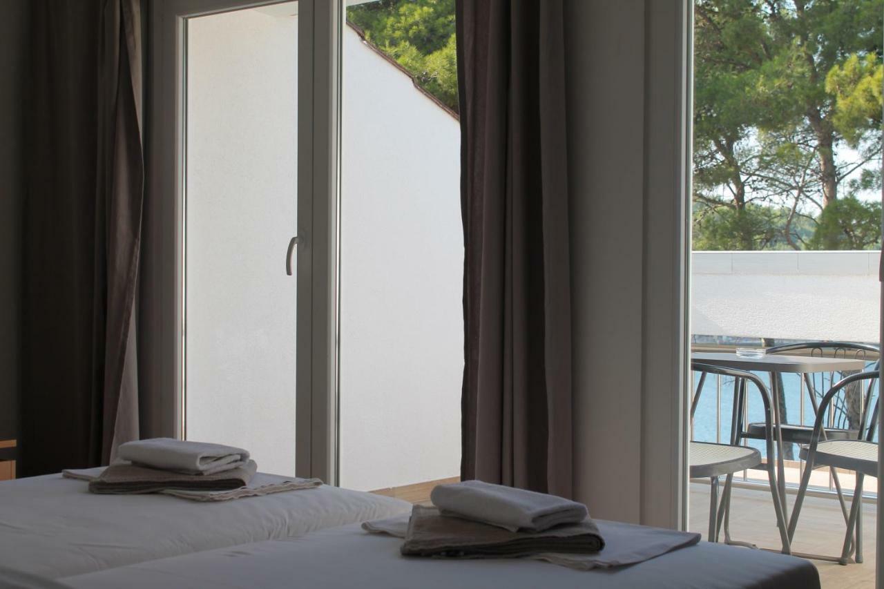 Covahouse Apartment Jelsa  Exterior photo