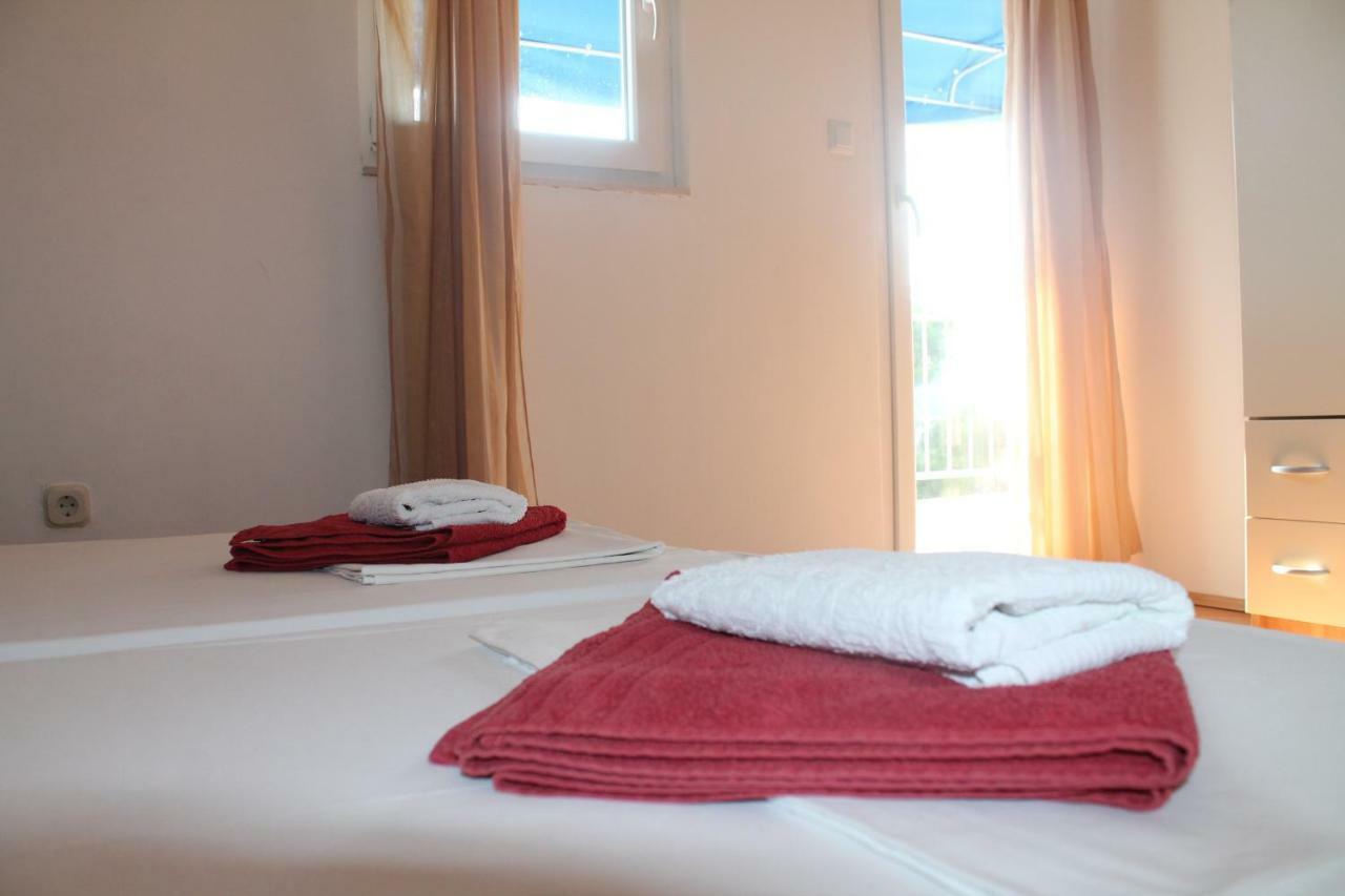 Covahouse Apartment Jelsa  Exterior photo