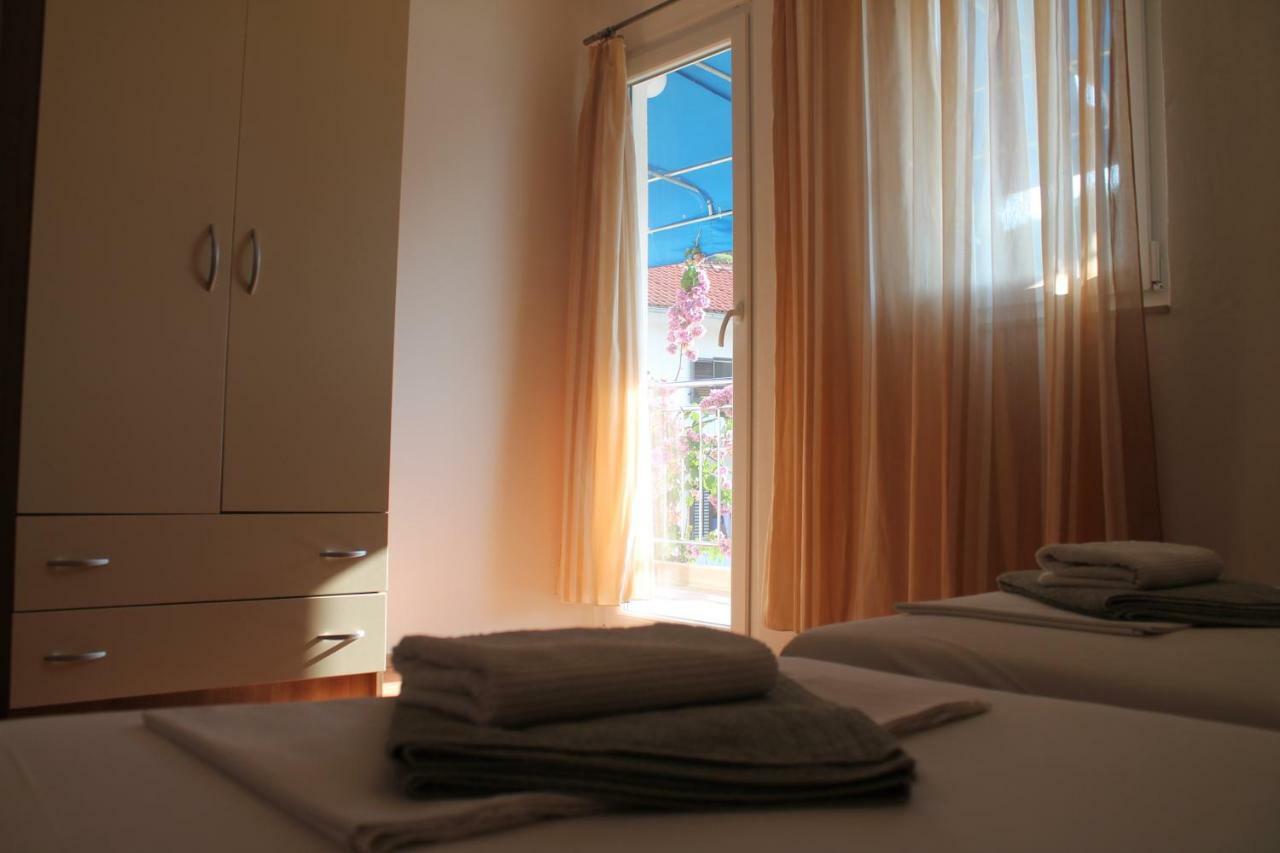 Covahouse Apartment Jelsa  Exterior photo