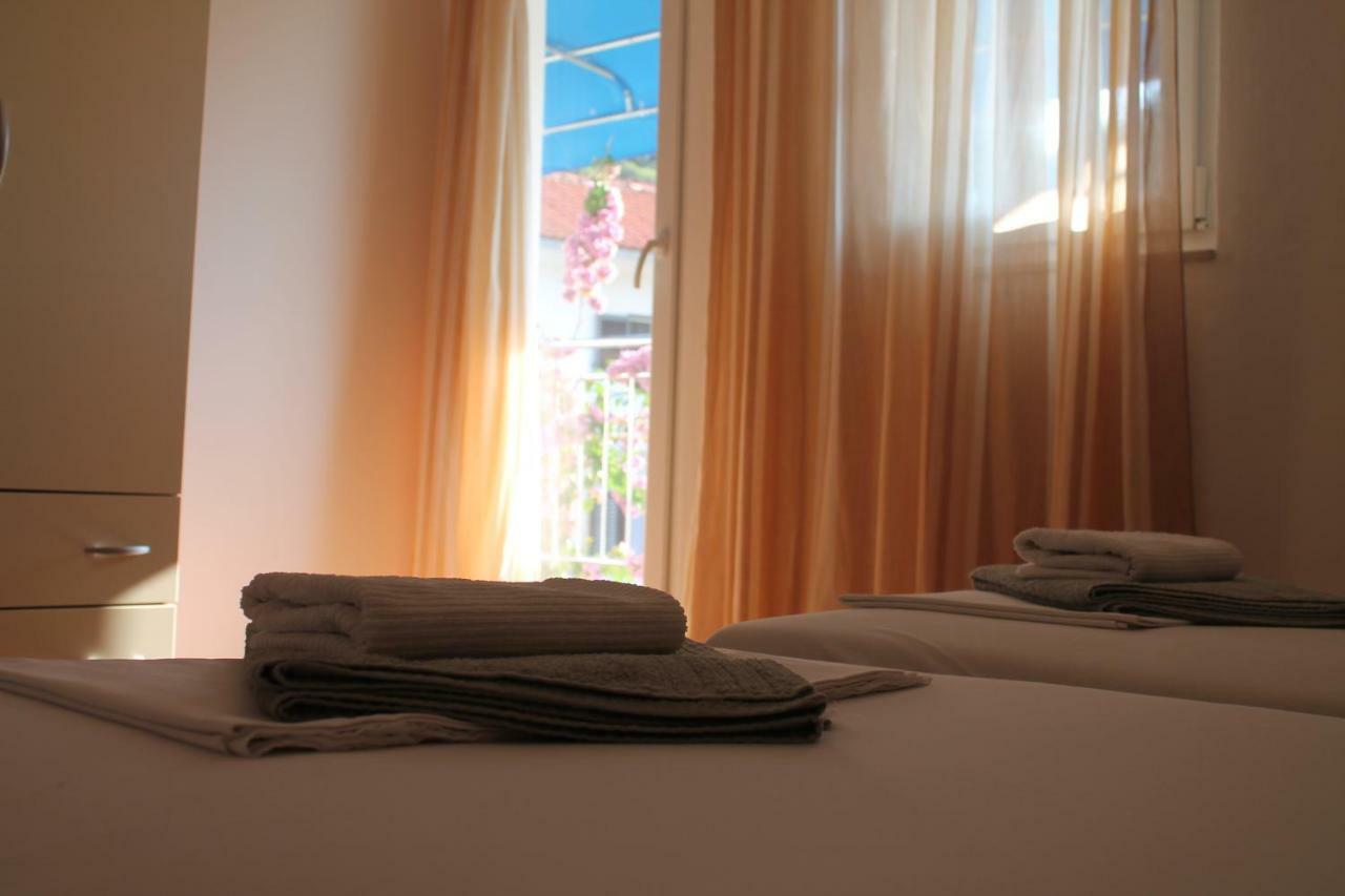 Covahouse Apartment Jelsa  Exterior photo